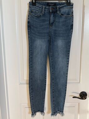 Judy Blue Medium Wash Mid Rise Skinny Jeans with shark bite hem
